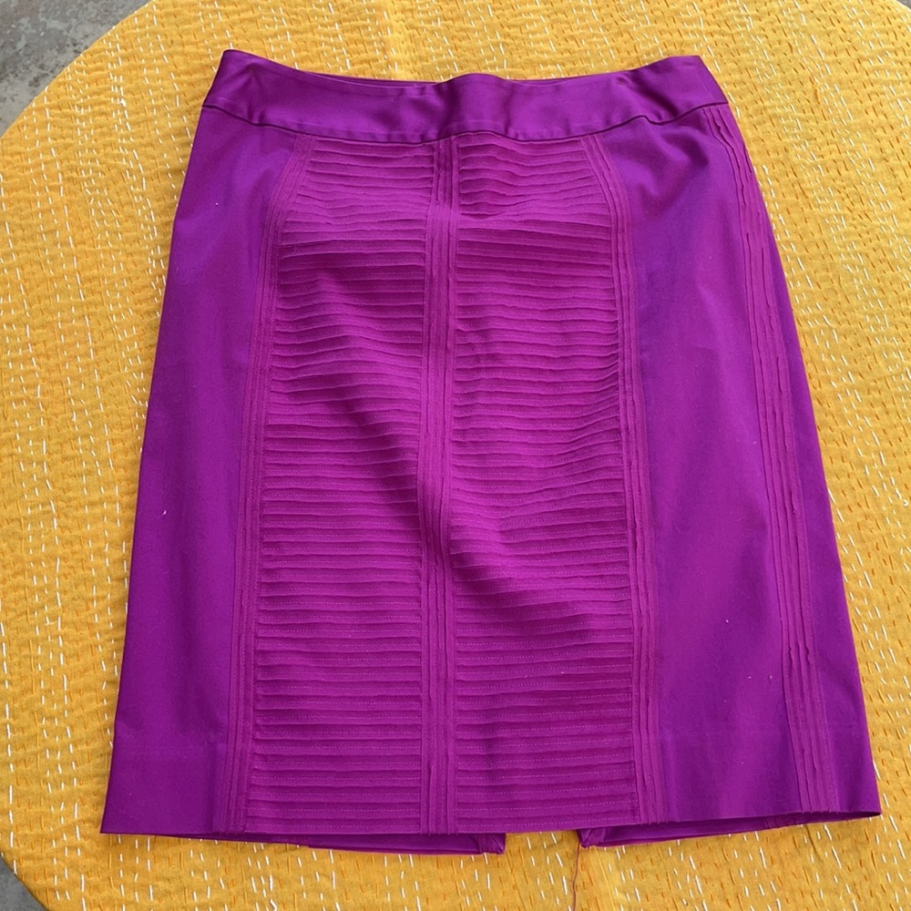 White House Black Market fuchsia pencil skirt
